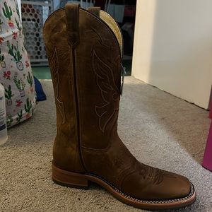 Women’s double H boots- NWT size 9